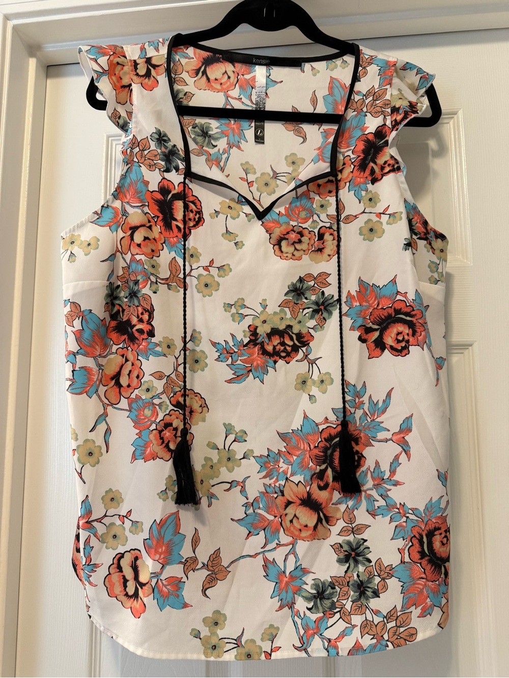 kenzie White Floral Tie-Front Sleeveless Camisole with Black Tassels